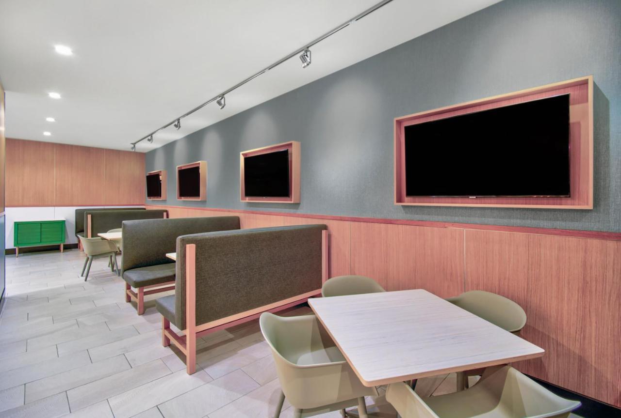 Holiday Inn - Erie By Ihg Exterior photo